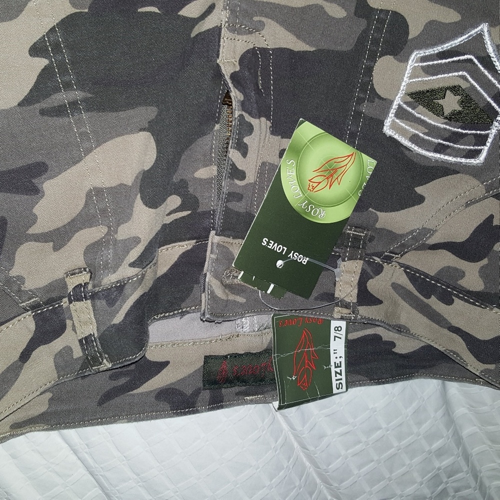 NWT stretchy Camo pants - Picture 2 of 4